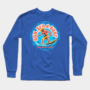 Vintage Sun, Sea & Surf Cocoa Beach, Florida // Retro Surfing // Surfer Catching Waves Long Sleeve T-Shirt